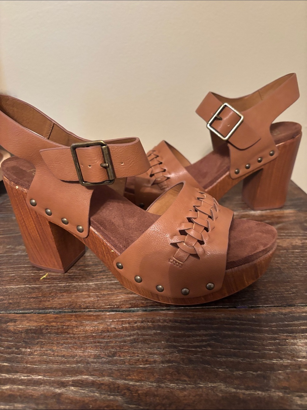 White Mountain Brown Leather Platform Sandals with Buckle